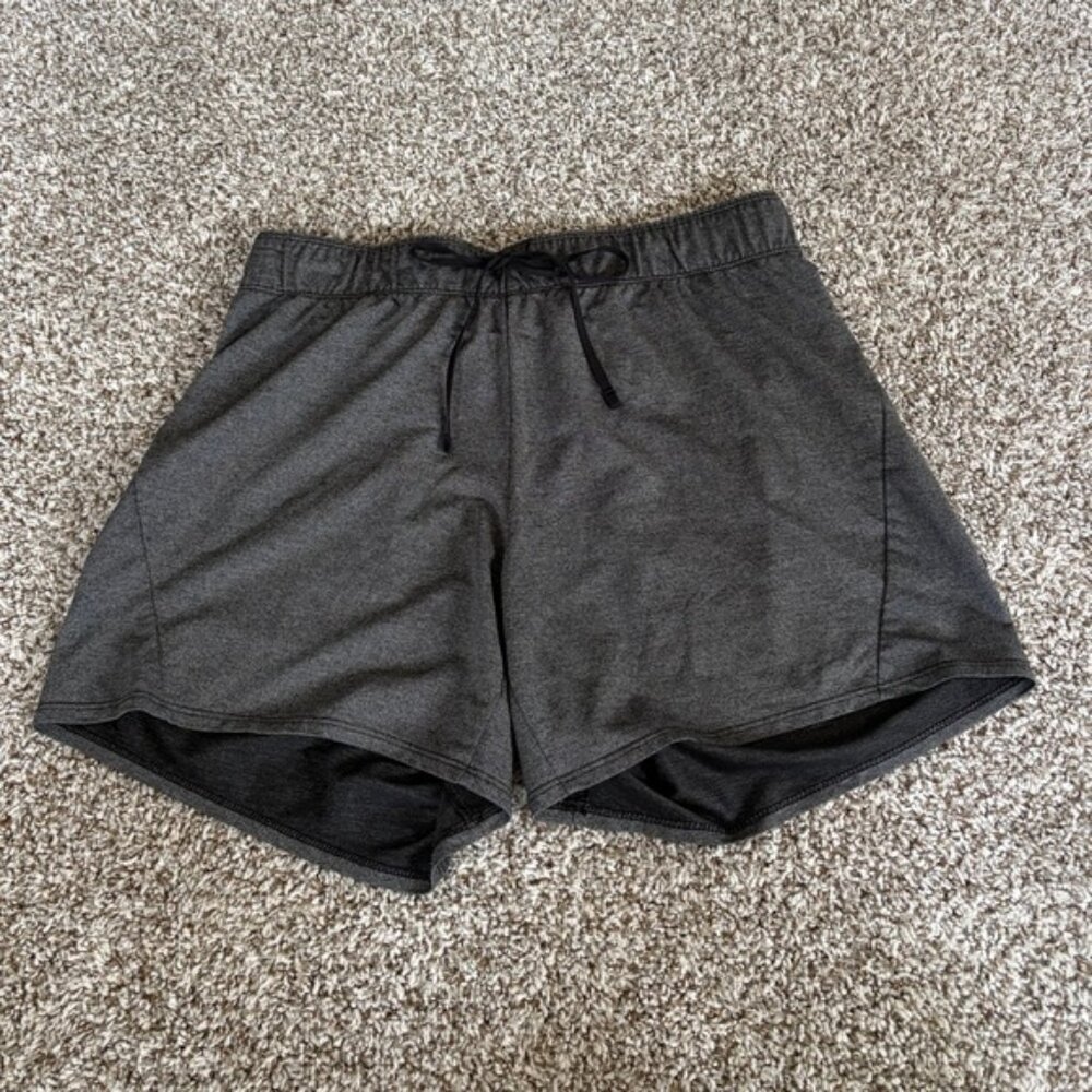 Like New Nike Women’s Dri-Fit Shorts Size Medium With 5 Inch Inseam